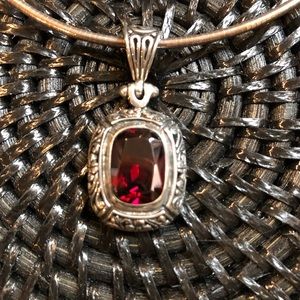 Stunningly beautiful .925 necklace with pendant